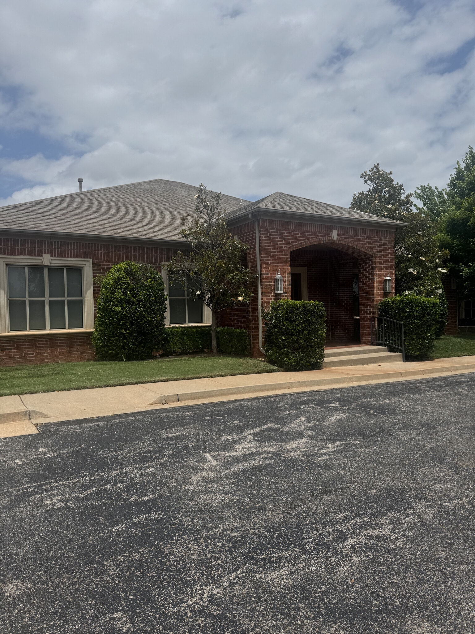 7005 N Robinson Ave, Oklahoma City, OK for lease Building Photo- Image 1 of 14