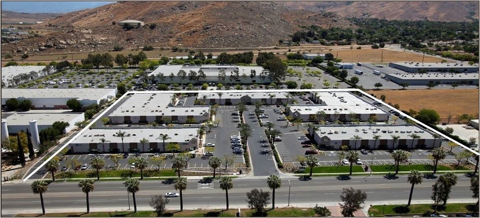 2010 Iowa Ave, Riverside, CA for lease - Primary Photo - Image 1 of 20