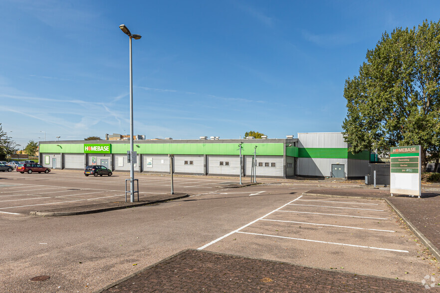 Davidson Way, Romford for lease - Building Photo - Image 2 of 2