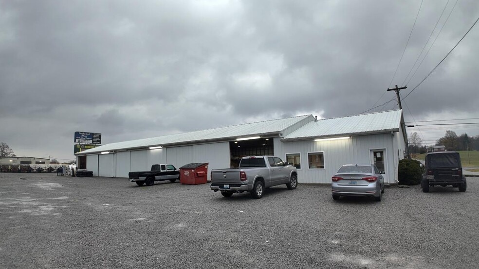 2010 Edmonton Rd, Tompkinsville, KY for sale - Building Photo - Image 3 of 12