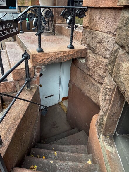 64 7th Ave, Brooklyn, NY for lease - Building Photo - Image 2 of 9