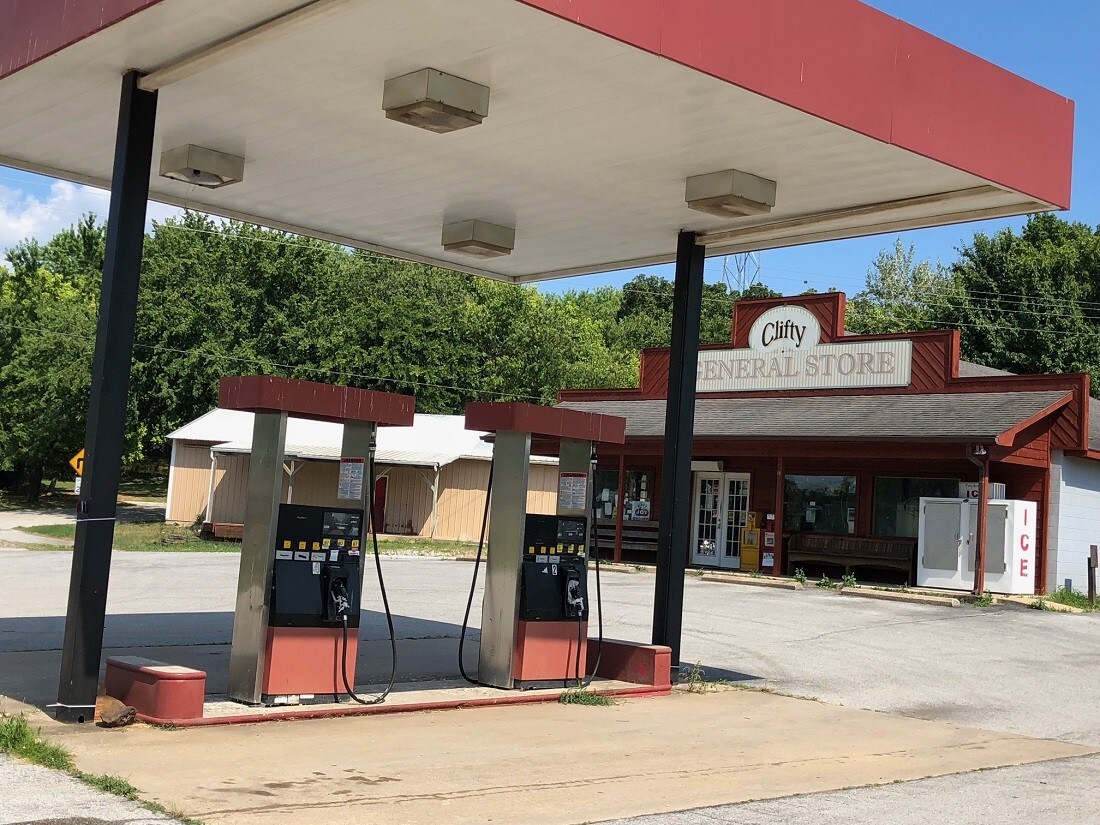 123 Madison 8615, Huntsville, AR 72740