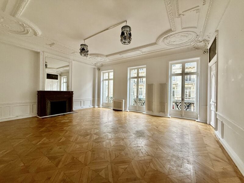 55 Rue Pierre Charron, Paris for lease Interior Photo- Image 1 of 11