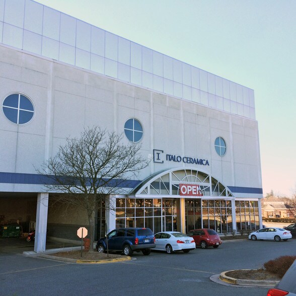 725 Rockville Pike Md 20852 Showroom Property For 37 420 Sf Of E Available In Rockville Md