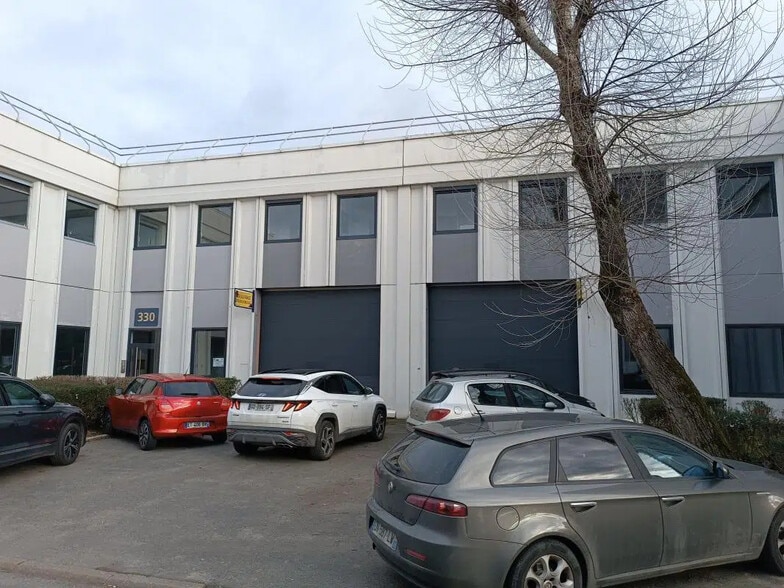 9 Chaussée Jules César, Osny for lease - Building Photo - Image 1 of 51