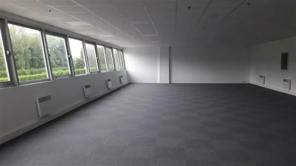 Flex in Marly-la-Ville for lease - Interior Photo - Image 3 of 7