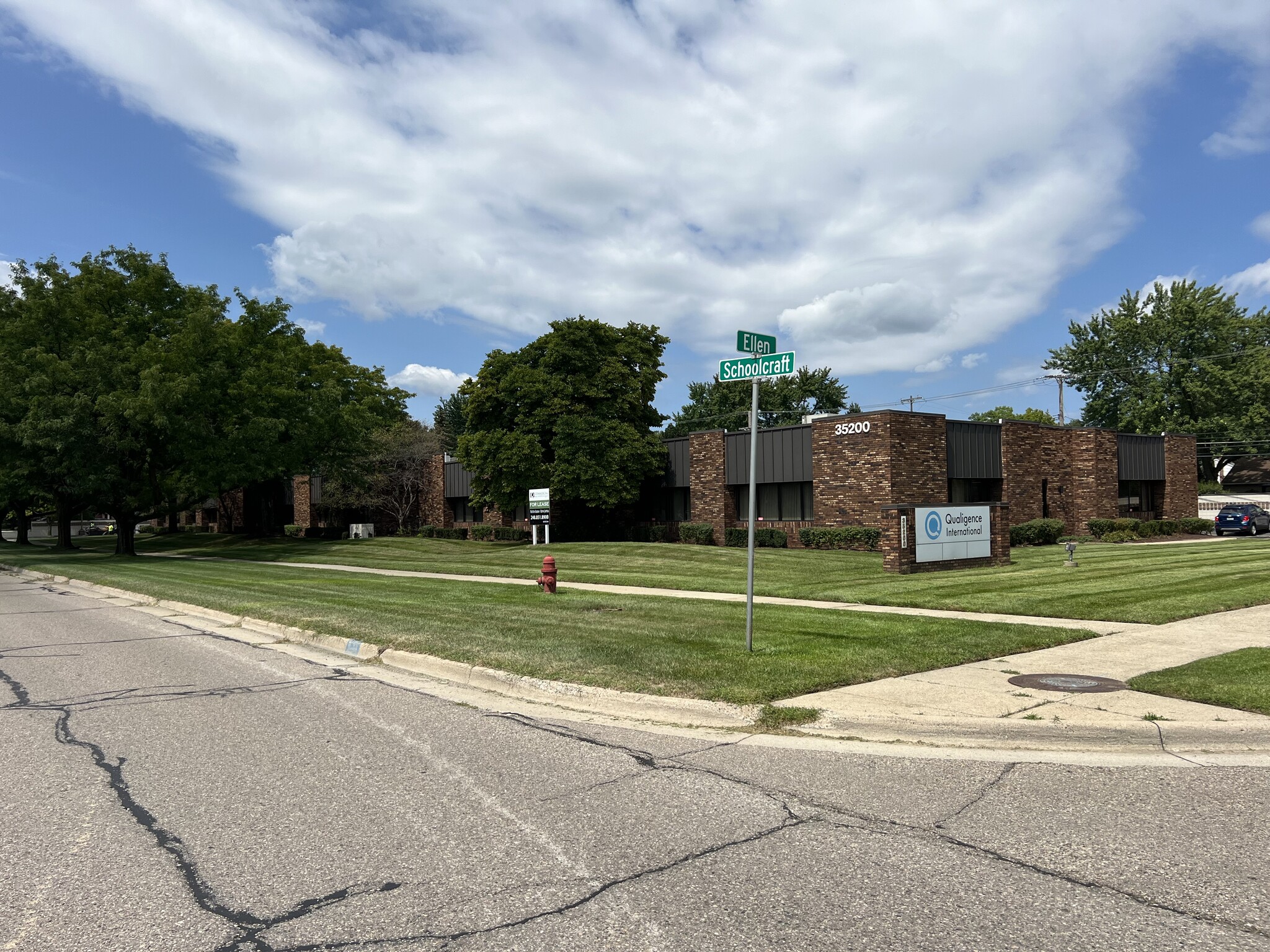 35200 Schoolcraft Rd, Livonia, MI for sale Primary Photo- Image 1 of 1