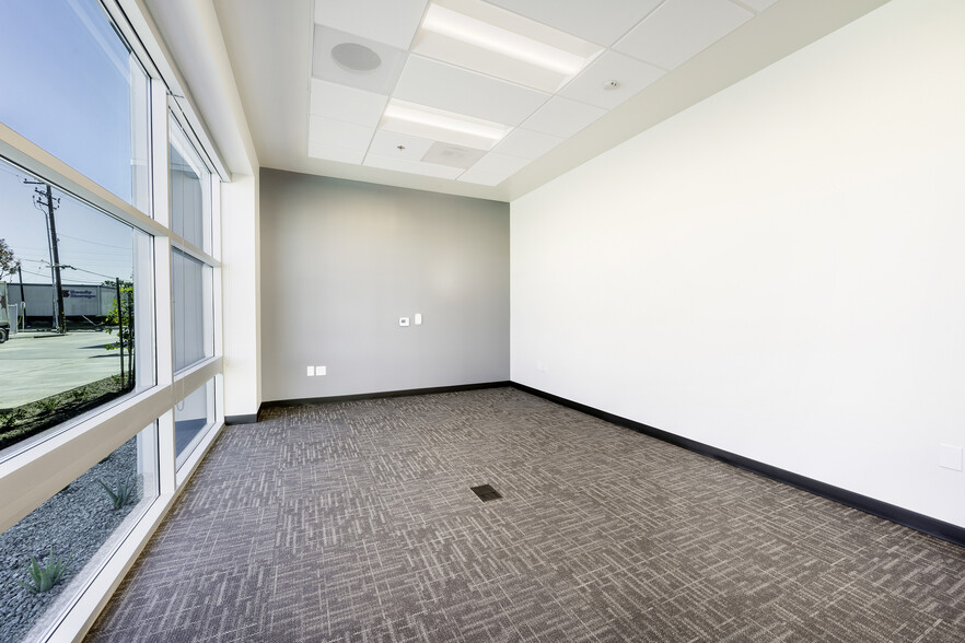 1601 San Francisco Ave, Long Beach, CA for lease - Interior Photo - Image 3 of 17