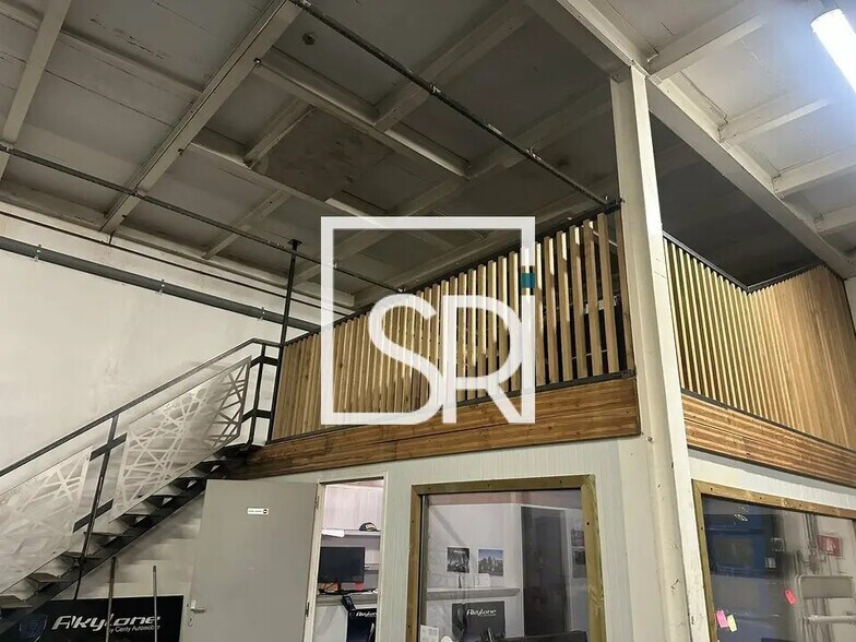 Industrial in Saint-Yorre for sale - Interior Photo - Image 2 of 10