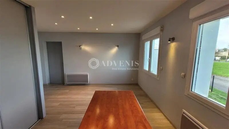 Flex in Vertou for lease - Interior Photo - Image 3 of 8