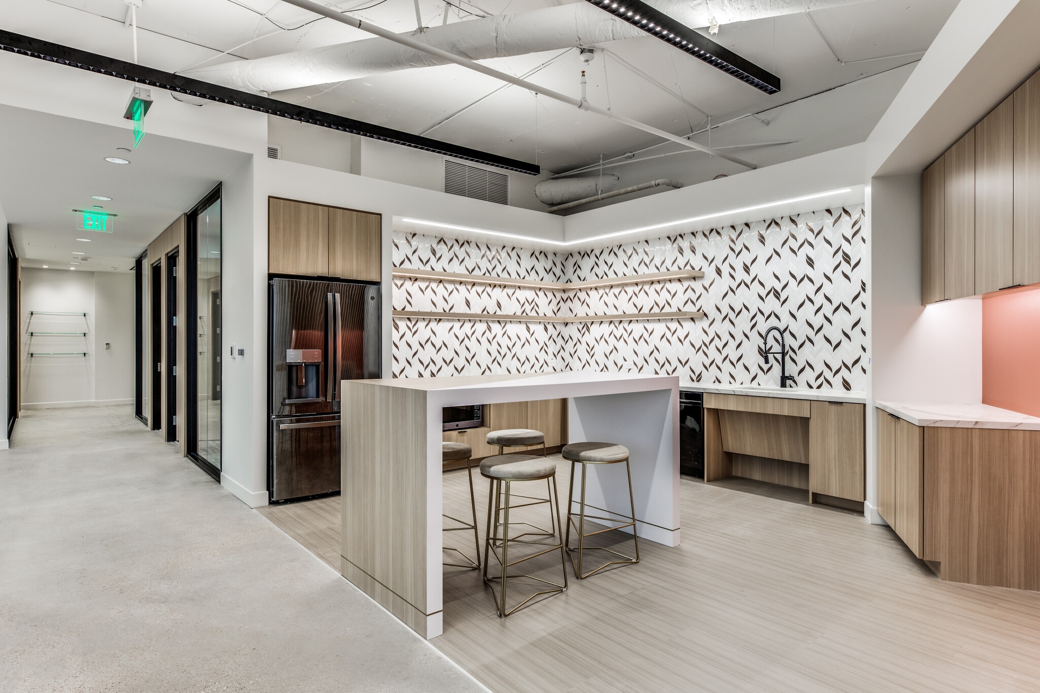 5400 Lyndon B Johnson Fwy, Dallas, TX for lease Interior Photo- Image 1 of 12