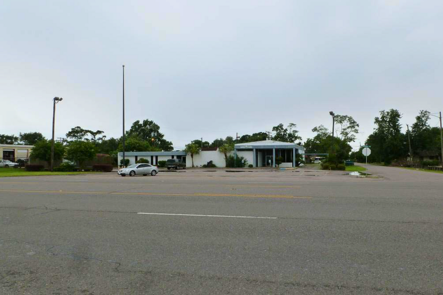 2349 Memorial Blvd, Port Arthur, TX for sale - Building Photo - Image 2 of 24