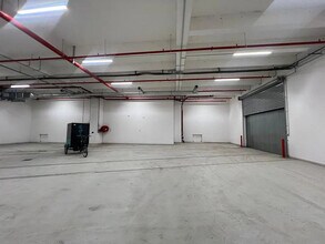 Industrial in Paris for lease Building Photo- Image 1 of 1