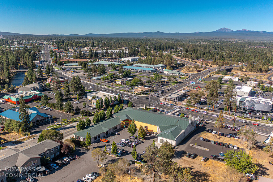 222 SE Reed Market Rd, Bend, OR for lease - Building Photo - Image 1 of 4