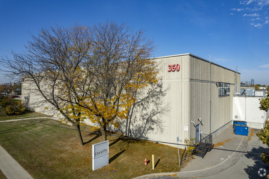 350 Evans Ave, Toronto, ON for lease - Primary Photo - Image 1 of 5