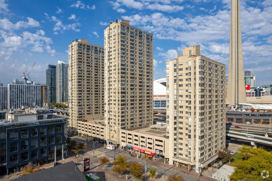 254 Queens Quay W, Toronto, ON for lease - Primary Photo - Image 1 of 4