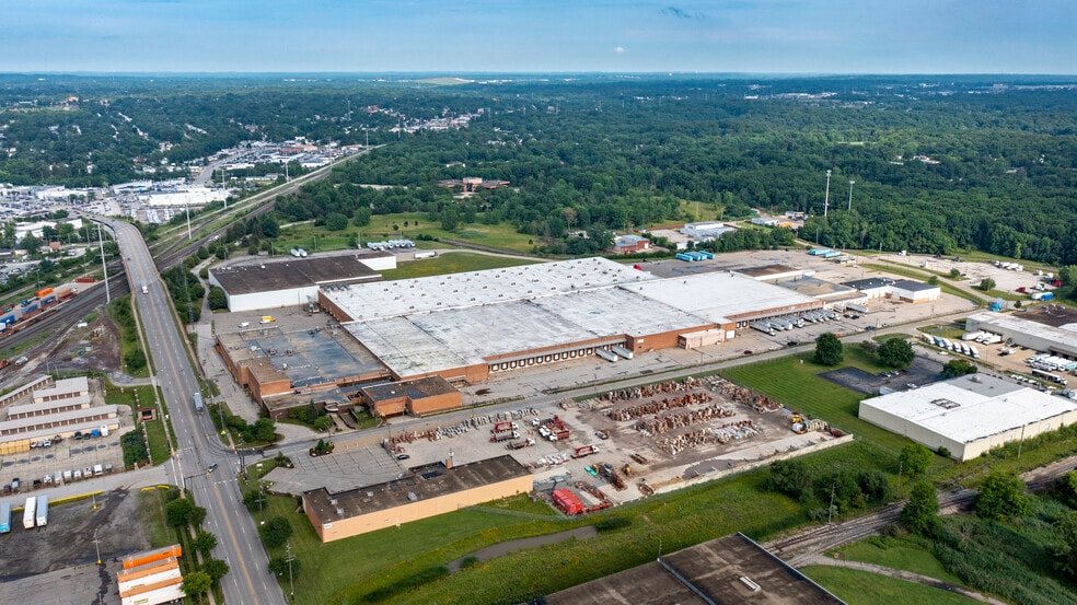 17000 Rockside Rd, Maple Heights, OH for sale - Building Photo - Image 1 of 1