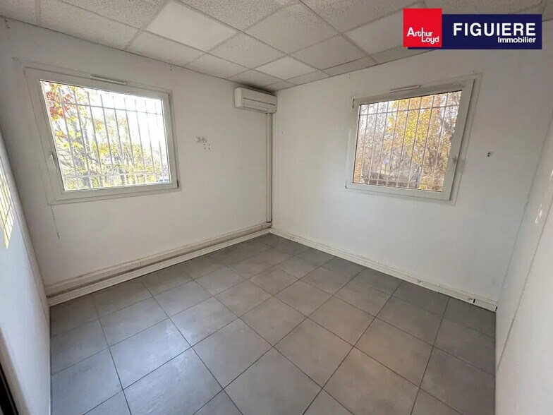 2 Voie D'Espagne, Vitrolles for lease - Interior Photo - Image 2 of 23