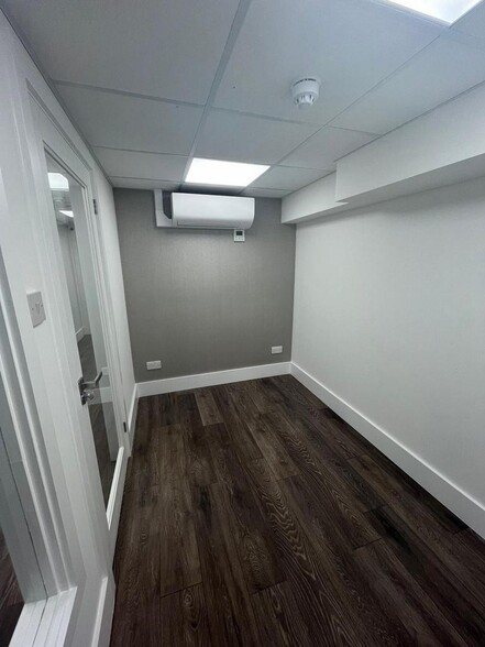 190 Camden High St, London for lease - Building Photo - Image 2 of 9