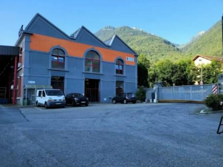 Industrial in LA CHAPELLE for sale - Building Photo - Image 1 of 4