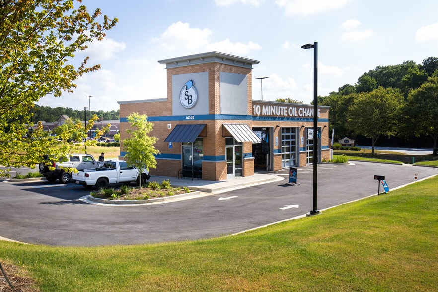 4049 Winder Hwy, Flowery Branch, GA for sale - Primary Photo - Image 1 of 5