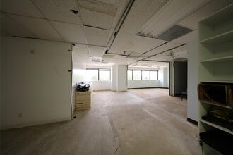 9800 N Lamar Blvd, Austin, TX for lease Interior Photo- Image 2 of 7