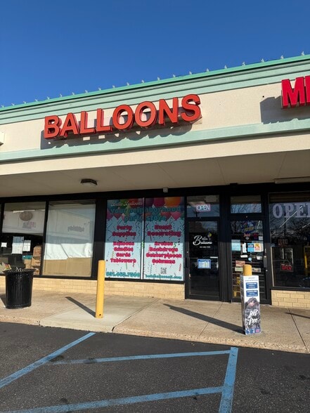 975 Jericho Tpke, Smithtown, NY for lease - Building Photo - Image 3 of 6