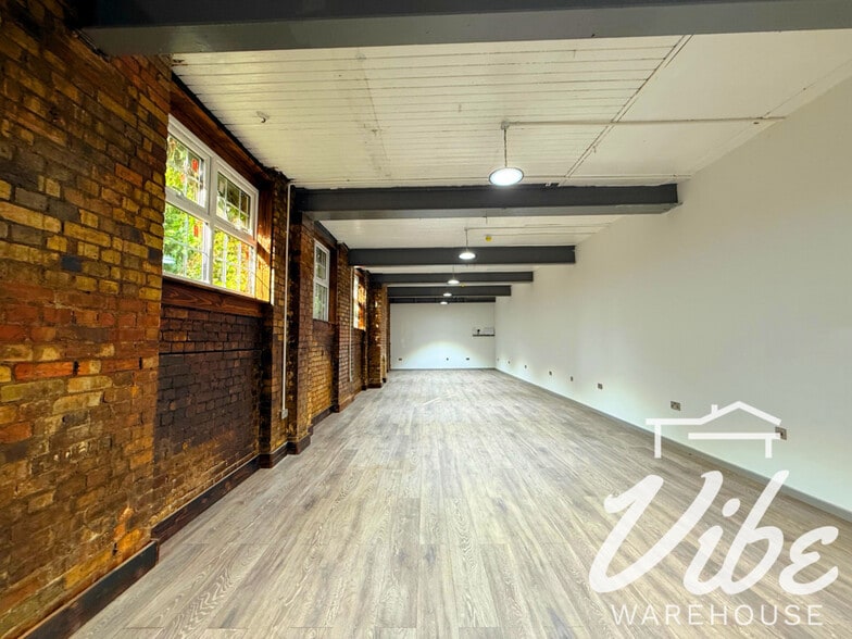 22 Clarence Mews, London for lease - Building Photo - Image 3 of 10