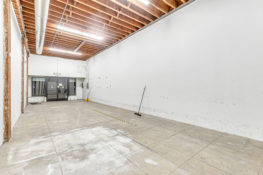 823 S Los Angeles St, Los Angeles, CA for lease - Interior Photo - Image 3 of 42