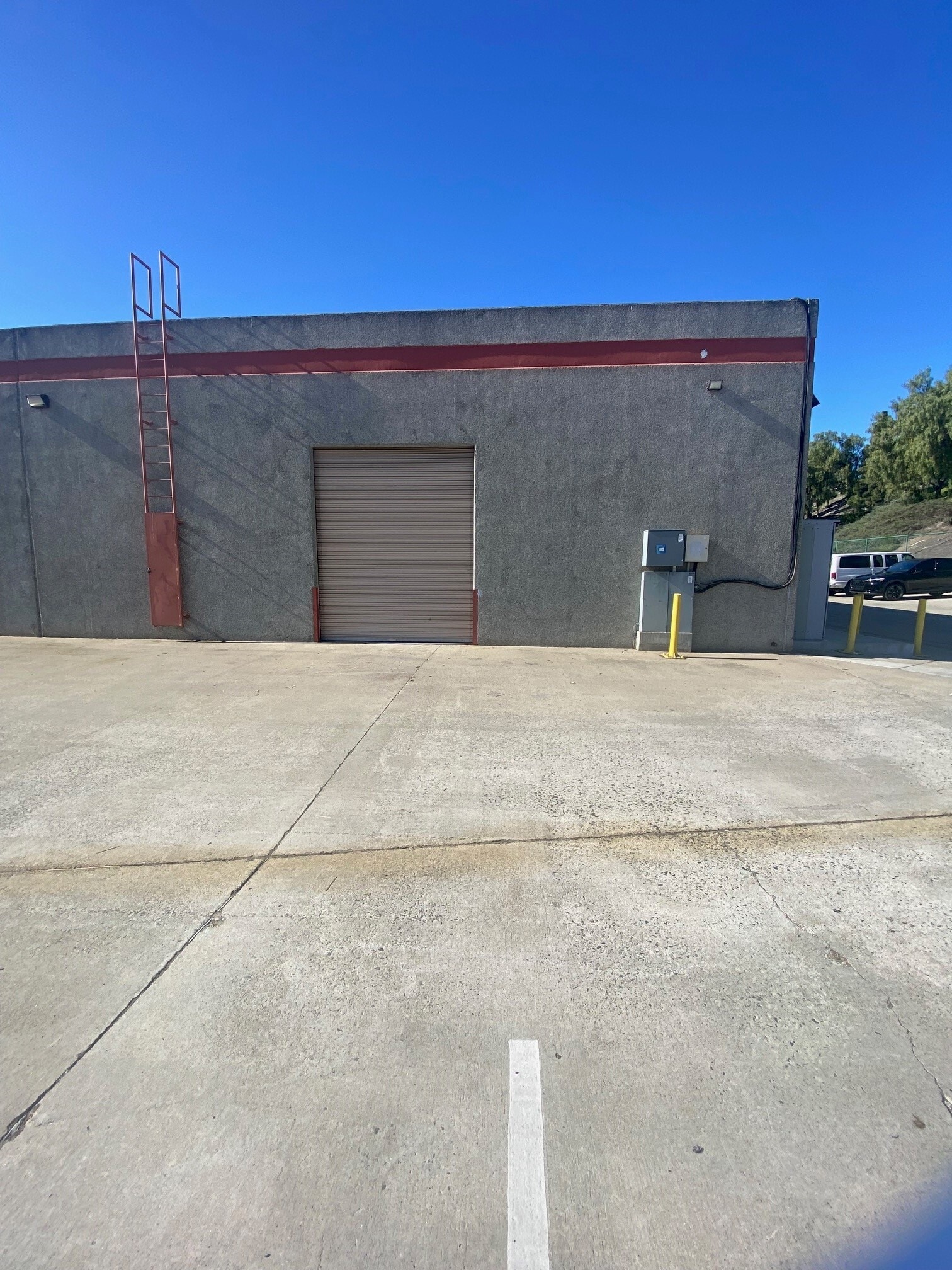 2735 Via Orange Way, Spring Valley, CA for lease Interior Photo- Image 1 of 10