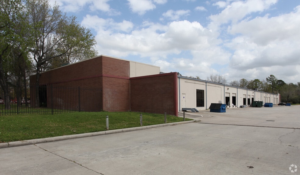 335 Pennbright Dr, Houston, TX for lease - Building Photo - Image 3 of 6