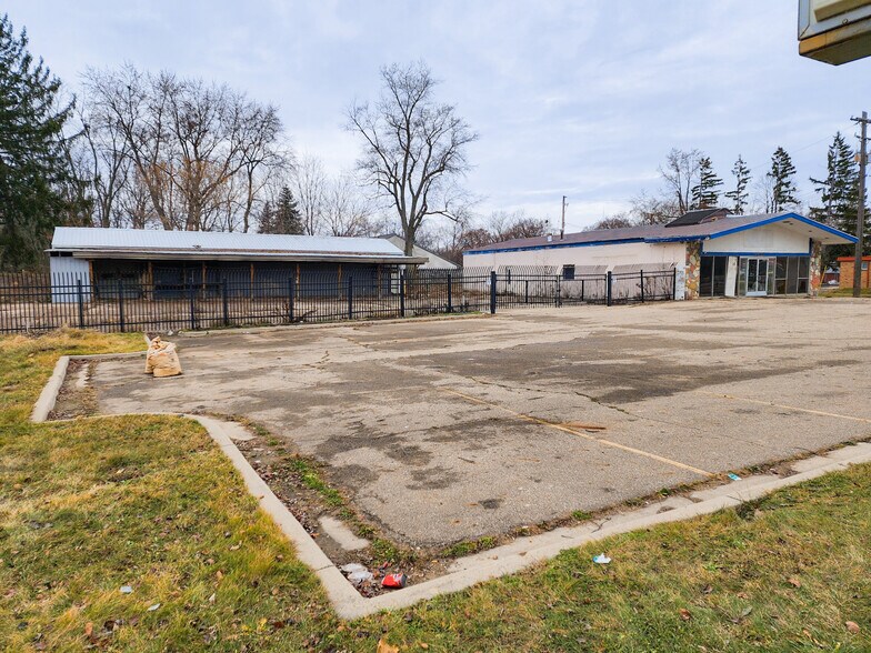 4916 S Cedar St, Lansing, MI for lease - Building Photo - Image 3 of 3