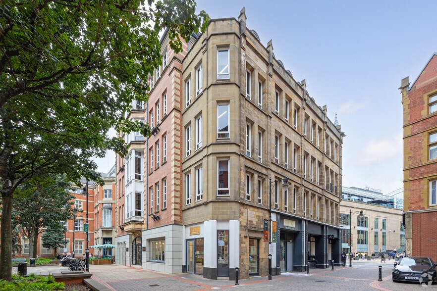 Trevelyan Sq, Leeds for lease - Building Photo - Image 2 of 3