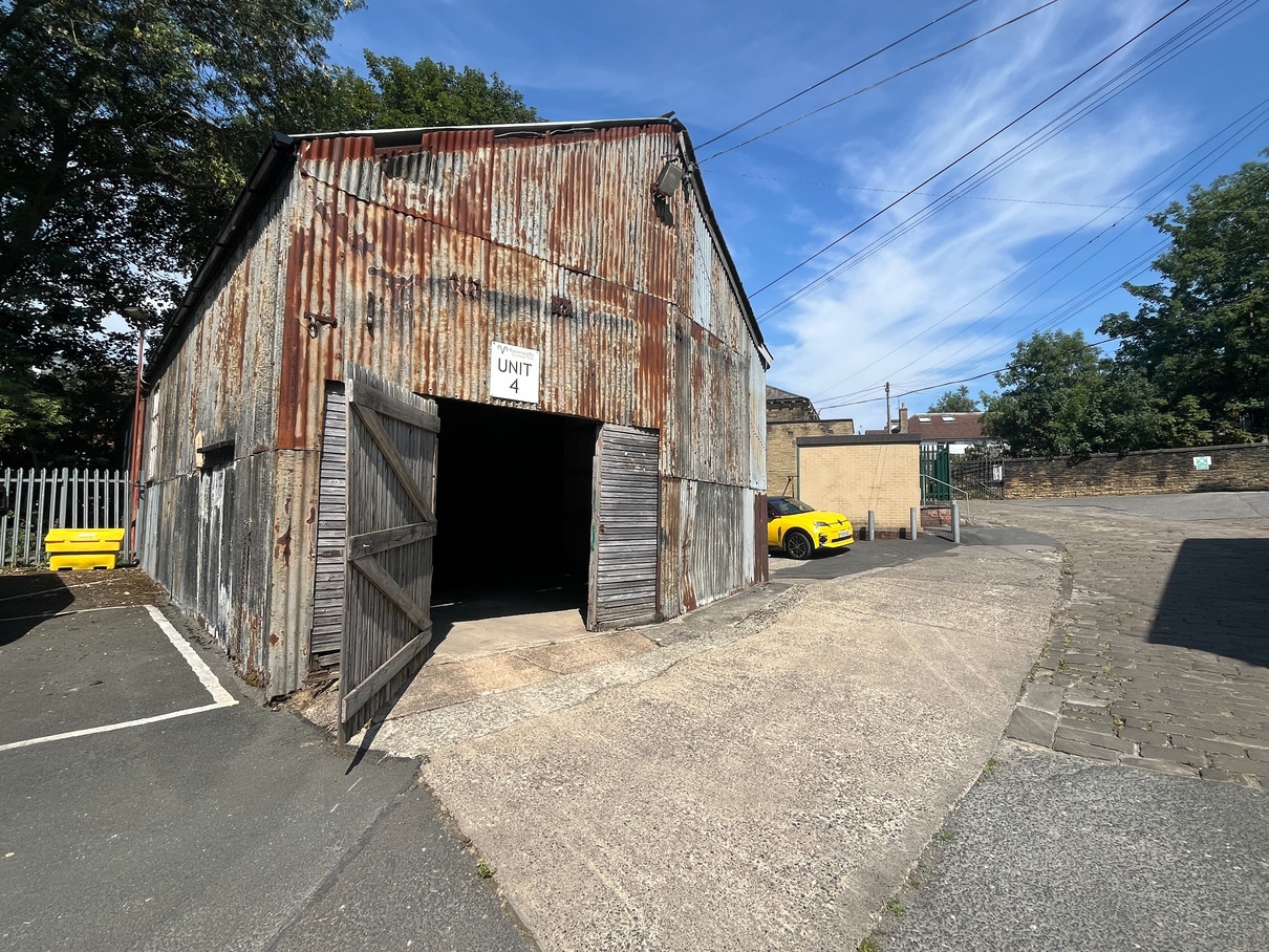 Ravenscliffe Rd, Pudsey for lease Building Photo- Image 1 of 4