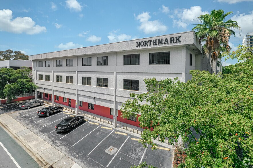 33 NE 2nd St, Fort Lauderdale, FL for lease - Primary Photo - Image 1 of 8