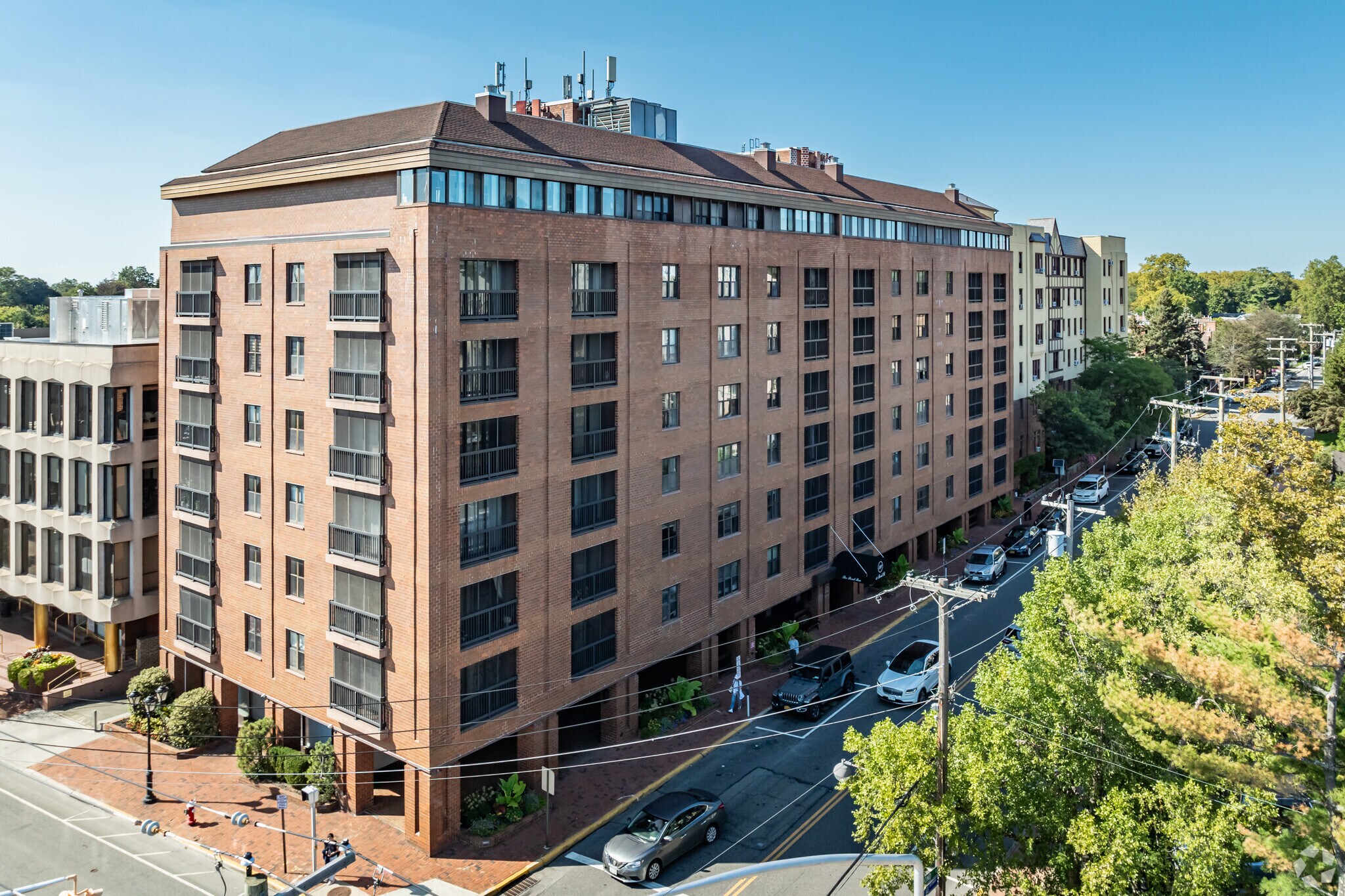 12 Bond St, Great Neck, NY for sale Primary Photo- Image 1 of 1