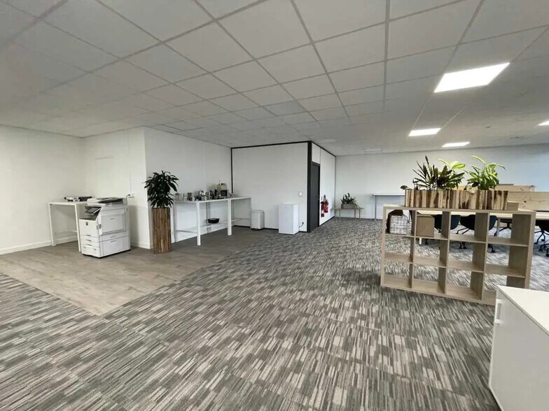 Office in Mérignac for lease - Interior Photo - Image 2 of 10