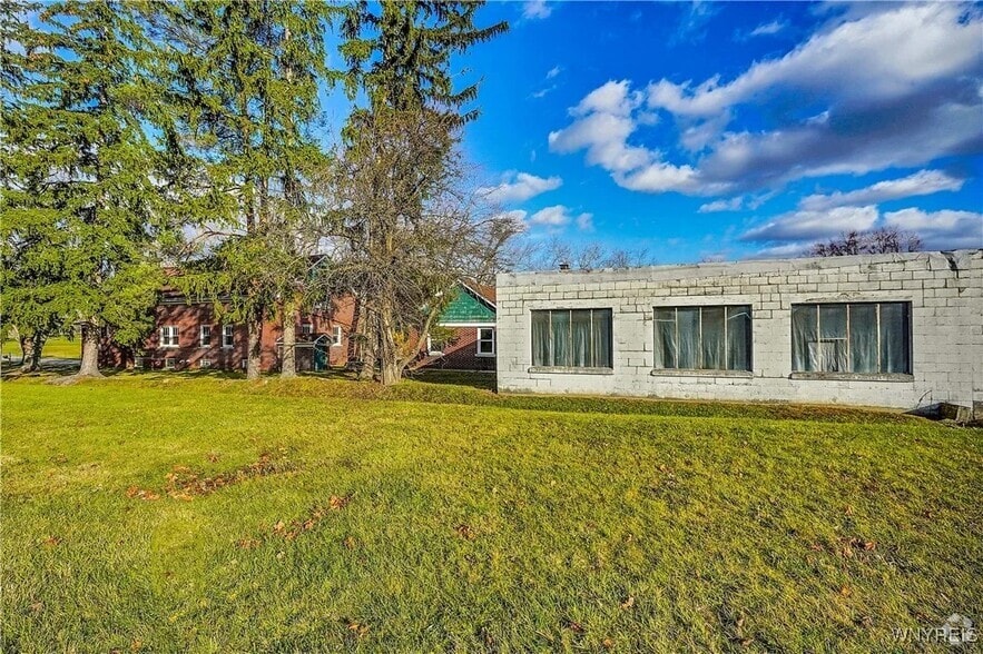 11725 Big Tree Rd, East Aurora, NY for sale - Primary Photo - Image 1 of 9