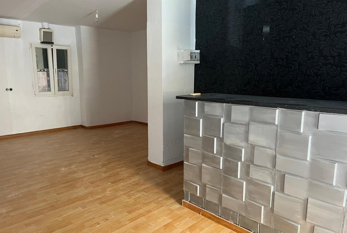 Madrid, MAD 28027 - Unit IZ -  - Interior Photo - Image 1 of 23