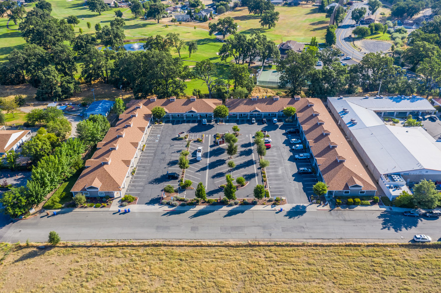 18990 Coyote Valley Rd, Hidden Valley Lake, CA for sale - Primary Photo - Image 1 of 1