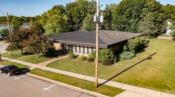 160 N Chet Krause Dr, Iola, WI for sale Primary Photo- Image 1 of 1