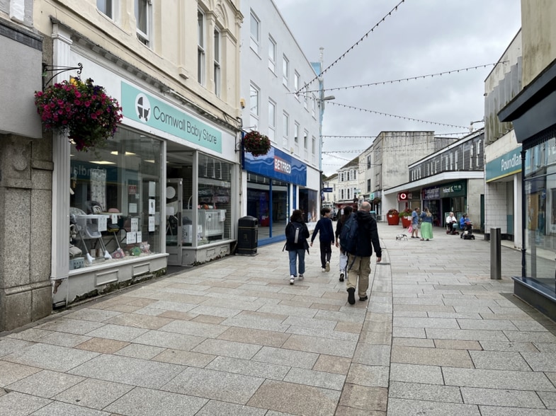 28-30 Fore St, St Austell for lease - Building Photo - Image 2 of 4