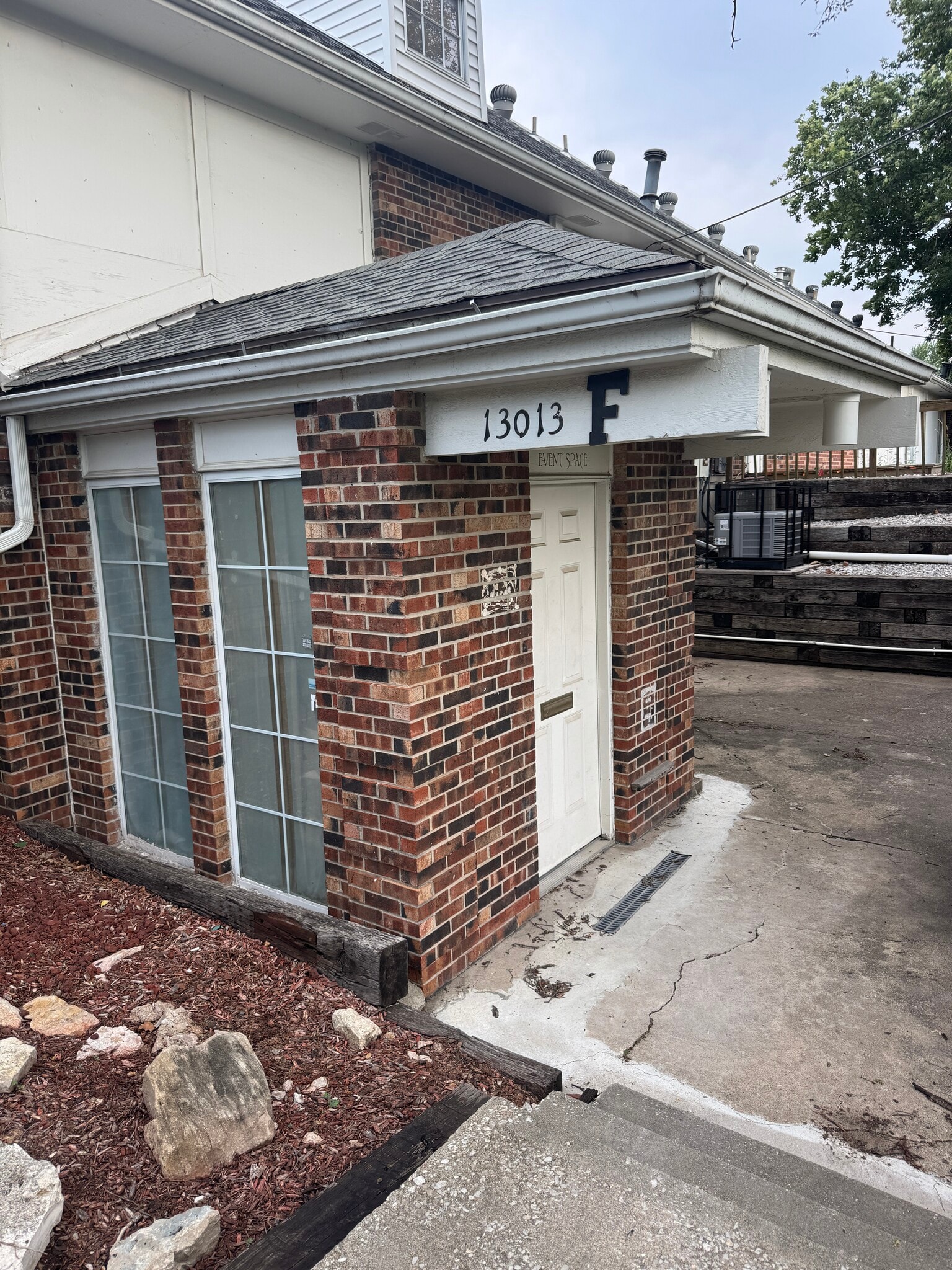 13013 Fuller Ave, Grandview, MO for lease Interior Photo- Image 1 of 18