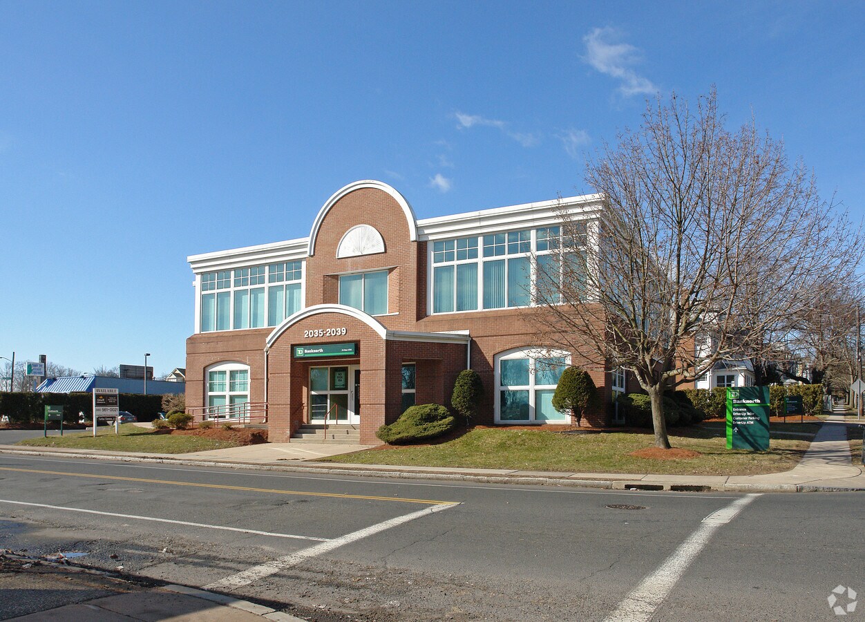 20352039 Broad St, Hartford, CT 06114