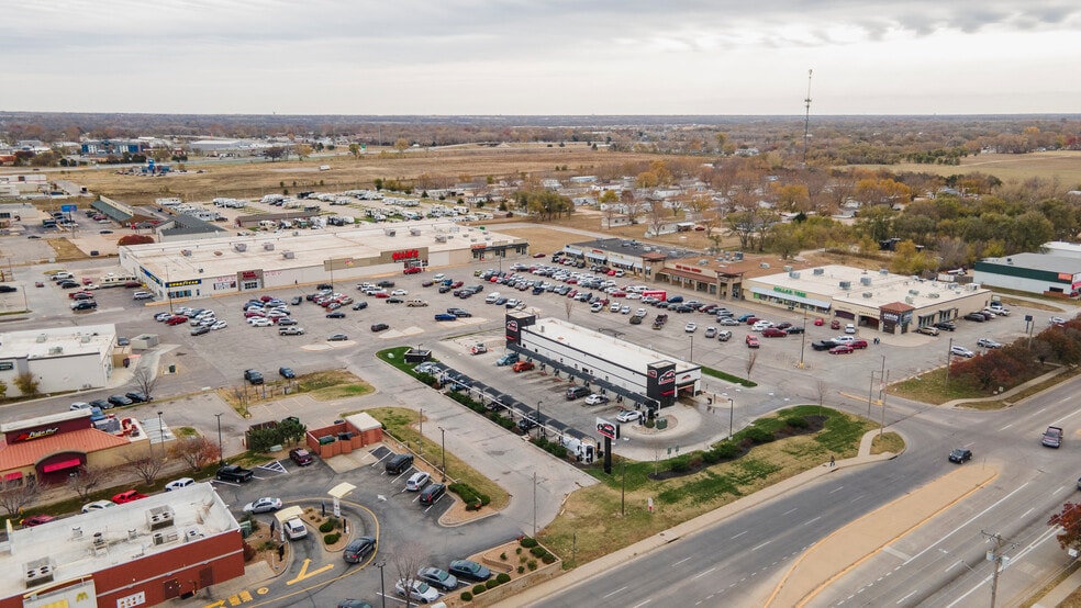 Saddle Creek Crossing portfolio of 2 properties for sale on LoopNet.com - Building Photo - Image 2 of 7