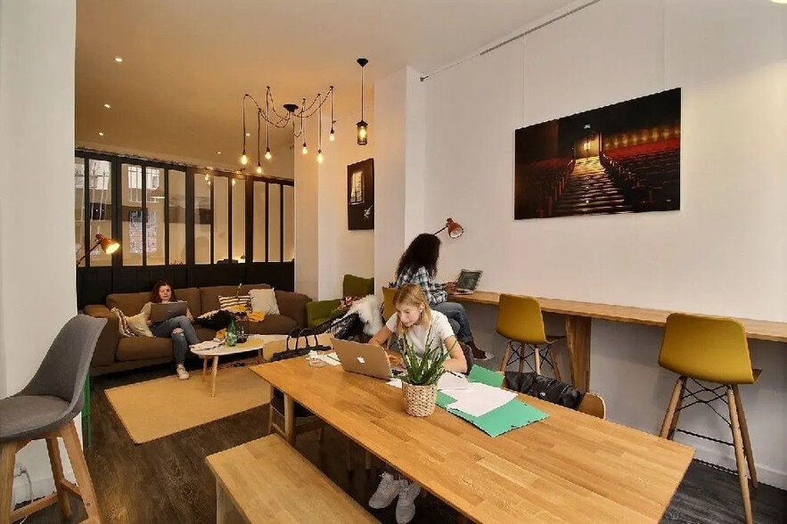 Office in Paris for lease - Interior Photo - Image 1 of 6