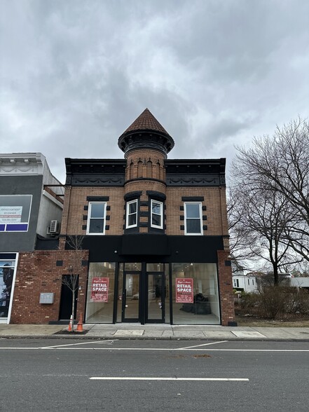 200 Merrick Rd, Rockville Centre, NY for lease - Building Photo - Image 1 of 7