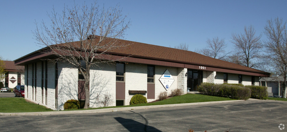 1051 N Lynndale Dr, Appleton, WI for lease - Building Photo - Image 1 of 1