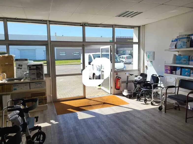 Office in Pessac for lease - Building Photo - Image 3 of 8