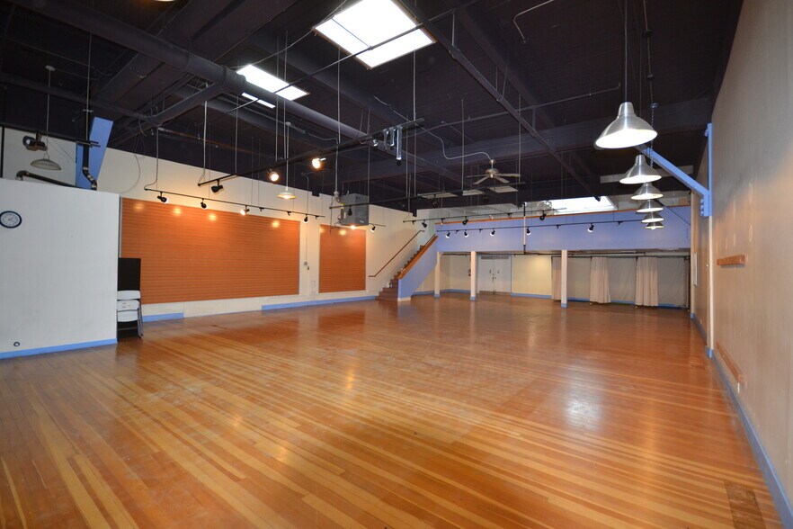 1374 10th St, Berkeley, CA for sale - Interior Photo - Image 1 of 1